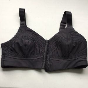 Fabletics clasp closure sports bra. Size M. Perfect condition.